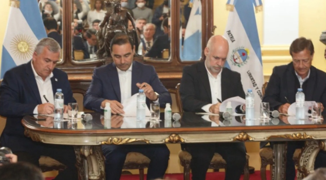 Turismo Federal. Morales firmó un convenio para el desarrollo turístico interprovincial