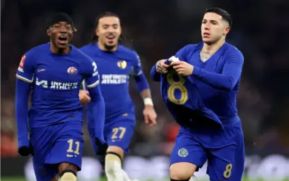 Enzo Fernández le metió un golazo al Dibu Martínez y mandó un claro mensaje en su festejo