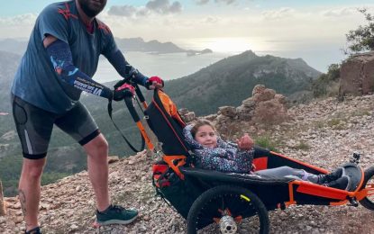 Es médico, tuvo que reanimar a su propia hija cuando era bebé y hoy escalan montañas juntos: «Visibilizamos la discapacidad»