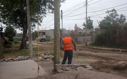 Avanzan las acciones de regularización y servicios básicos en el Asentamiento 4 de Agosto