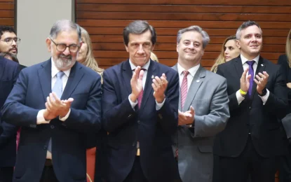 Sadir asistió al acto de juramento de los nuevos diputados provinciales