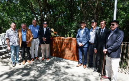 «Es un lujo y un gusto compartir con ustedes», señaló Sadir al inaugurar la plazoleta La Peña de «El Algarrobo»