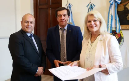 Sadir entregó decreto de personería jurídica a JUTOF
