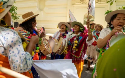 Copla y tradición en Jujuy: las comadres cantaron y bailaron en la Casa de Gobierno