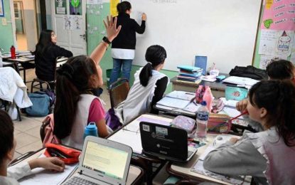 El Gobierno anunció un pago extra de la Ayuda Escolar en marzo para garantizar un piso de $85.000
