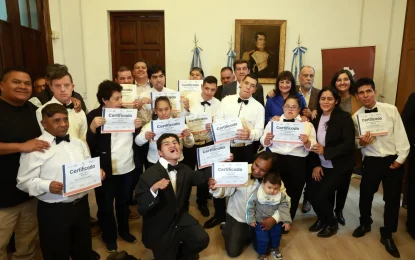 El gobernador entregó certificados de capacitación a personas con discapacidad