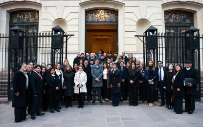 El gobernador encabezó el acto por el Día Nacional del Ceremonial y Protocolo