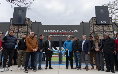 Sadir participó de la inauguración del primer estadio municipal de hockey social